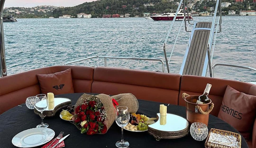 Istanbul Bosphorus Tour with Private Yacht for 1-10 People 3