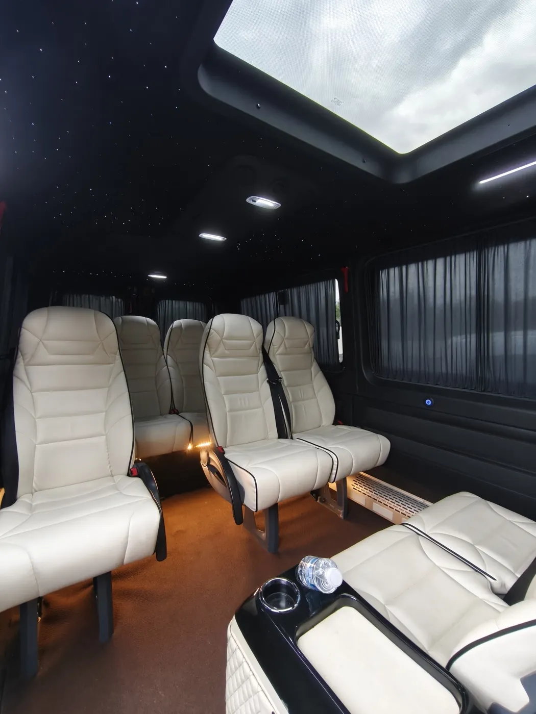 Minibus thumbnail 3