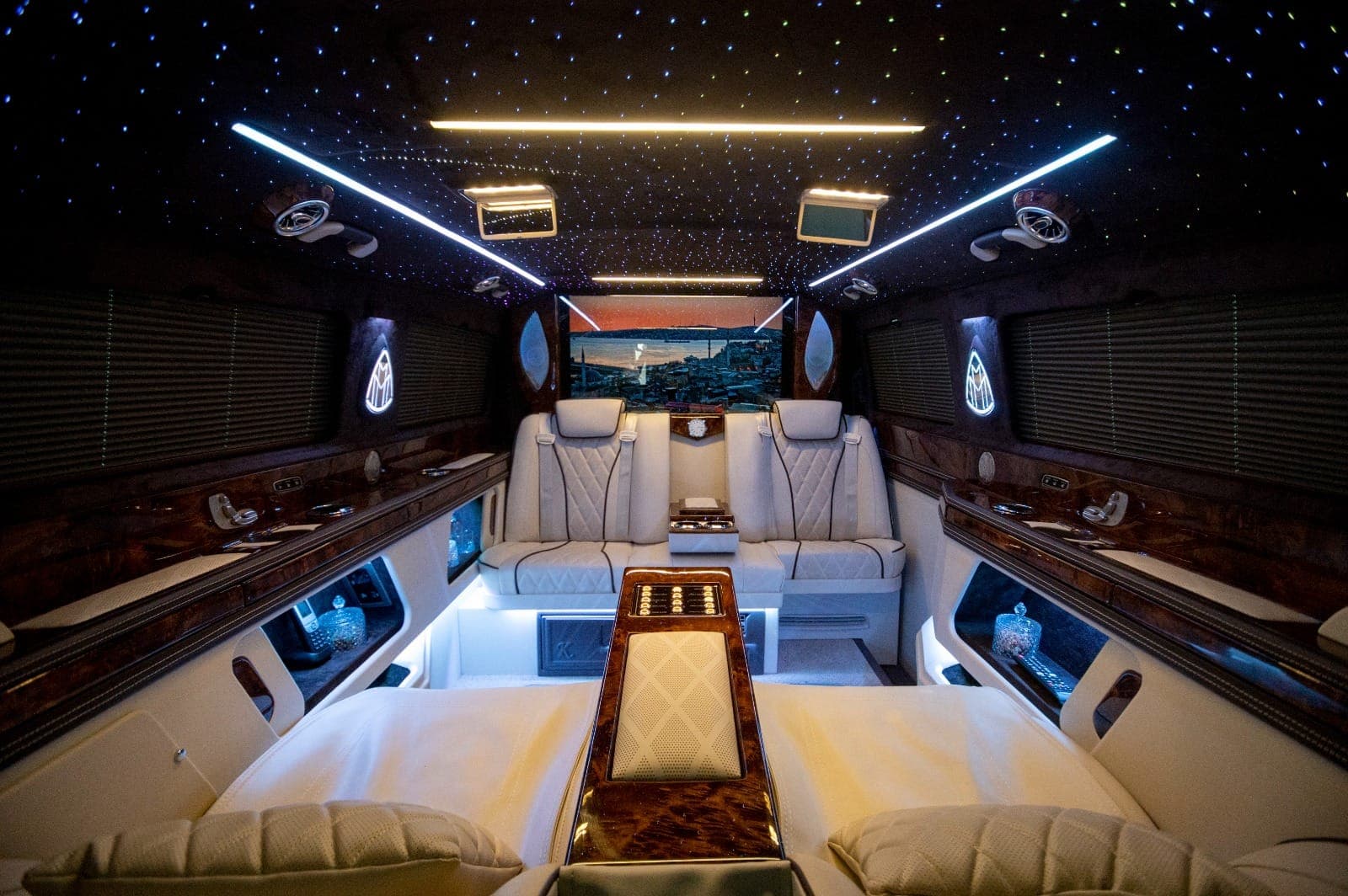 Premium Minivan thumbnail 3