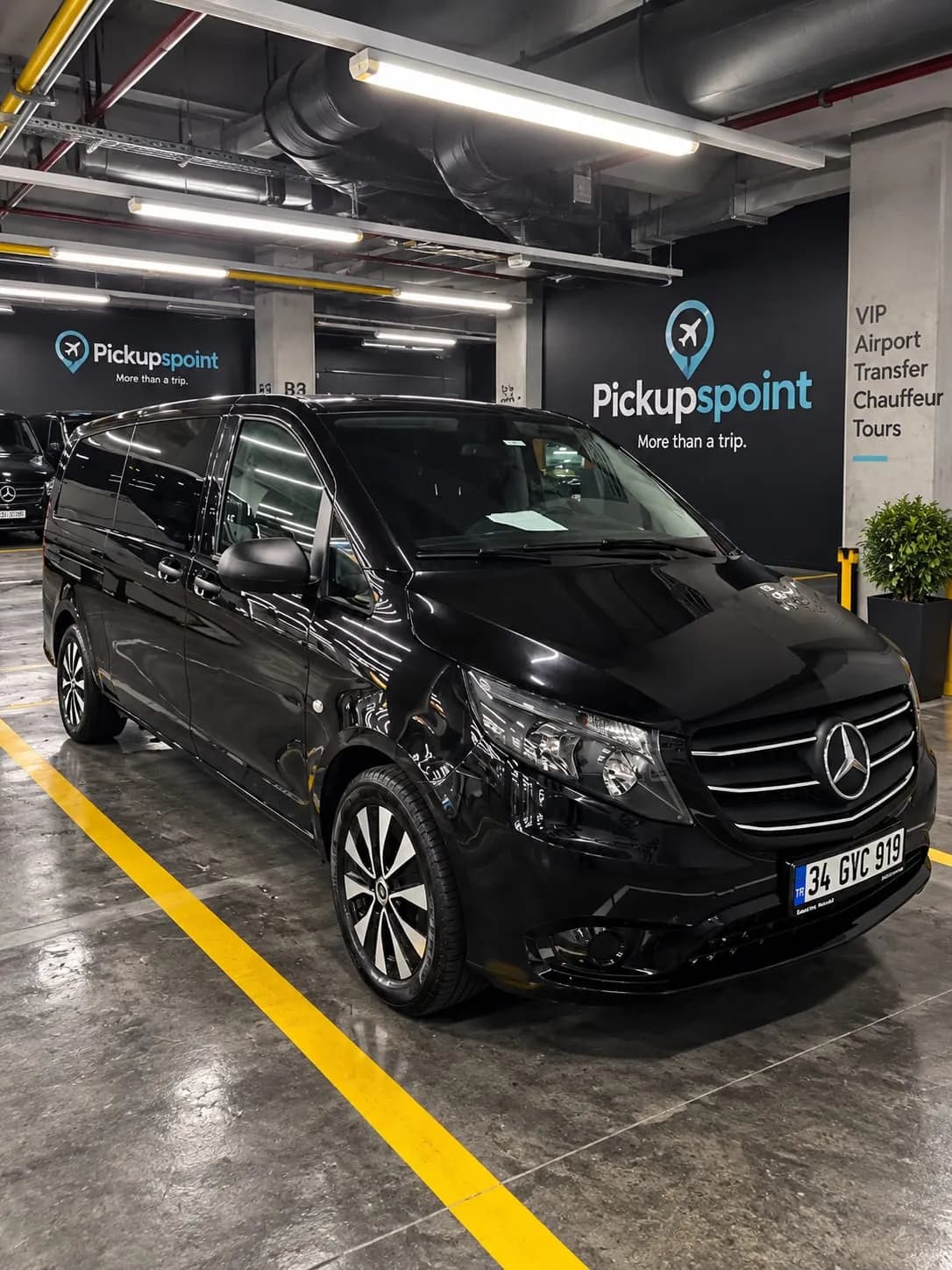 Siyah Mercedes-Benz Vito