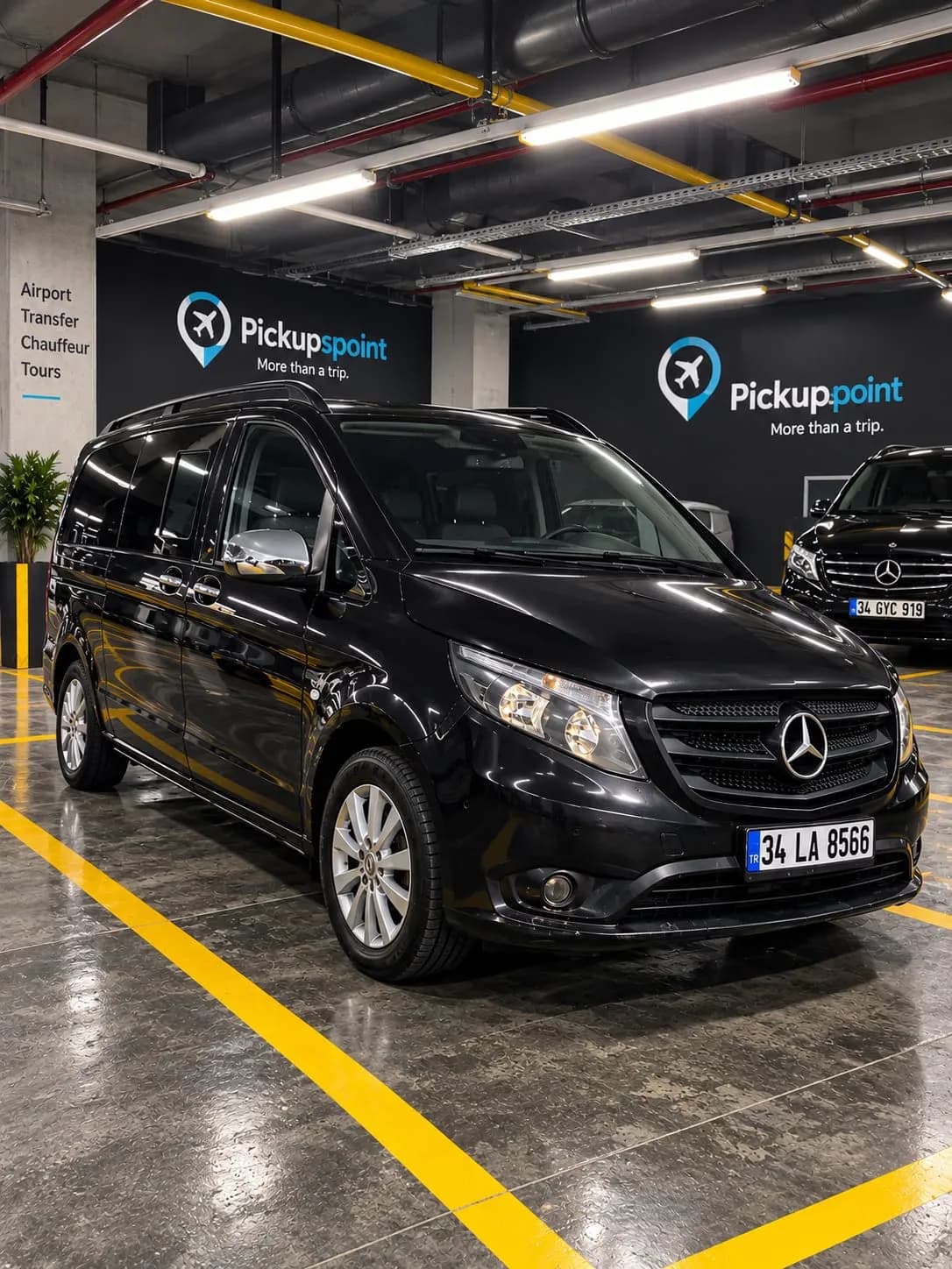 Siyah Mercedes-Benz Vito
